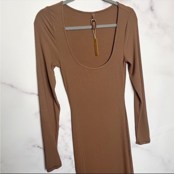 Skims long sleeve dress - Picture 5 of 6